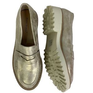 NWOT! Pierre Dumas Slip On Gold Faux Leather Women’s Loafers Shoes Sz 8.5M